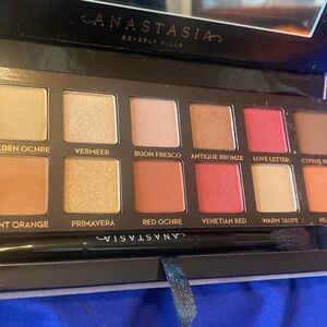 Anastasia Beverly Hills Modern Romance eyeshadow palette brand new in box